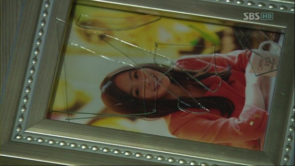 broken-picture-frame